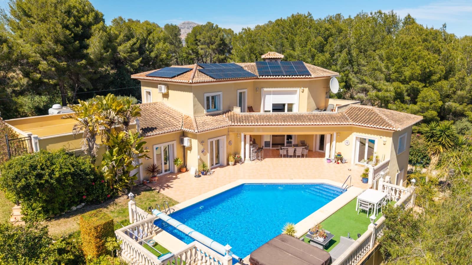 6 soverom Villa til salgs i Javea / Xabia med garasje - € 1 150 000 (Ref: 9944889)
