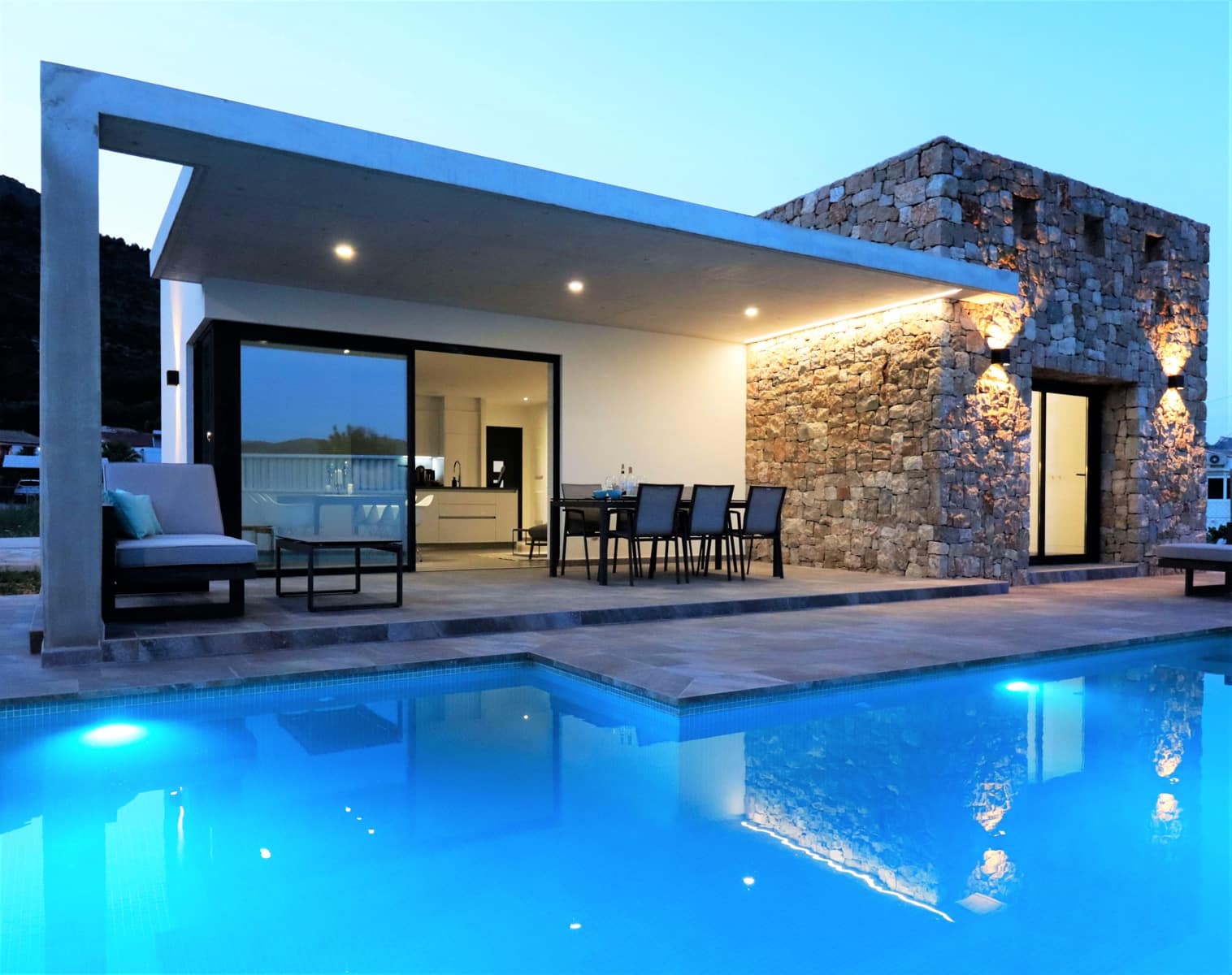 2 Zimmer Villa zu verkaufen in Tormos mit Pool Garage - 420.000 € (Ref: 9944892)