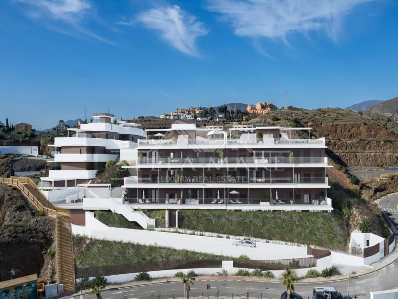 2 bedroom Apartment for sale in Torre de Benagalbon with pool garage - € 440,000 (Ref: 7692936)