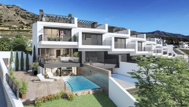 3 makuuhuone Huvila myytävänä paikassa Capistrano, Nerja mukana uima-altaan 
autotalli - 650 000 € (Ref: 8913328)