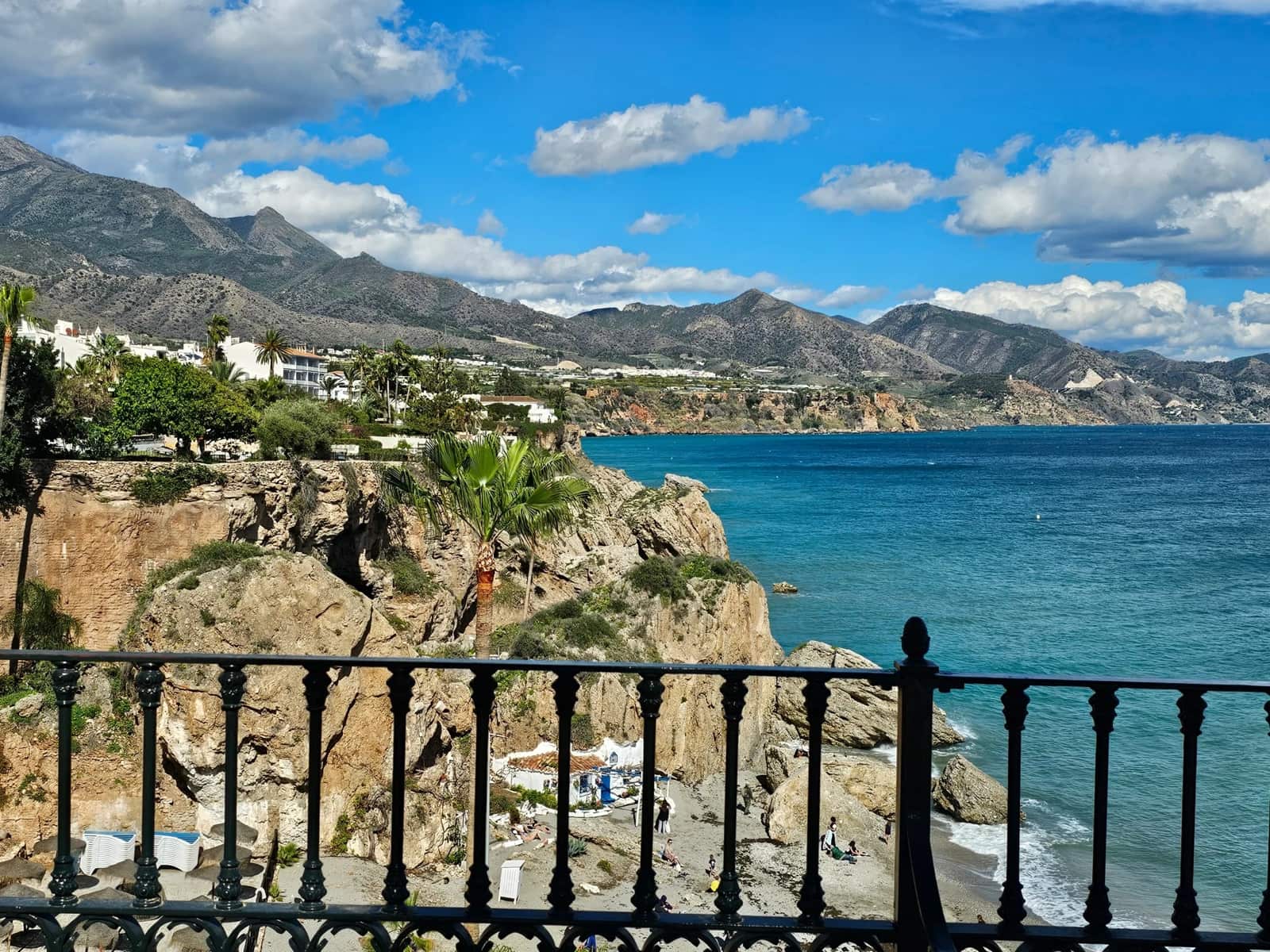2 bedroom Apartment for sale in Nerja with pool garage - € 830,000 (Ref: 9003709)