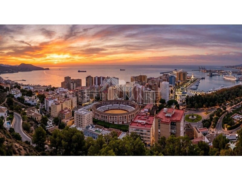 3 bedroom Penthouse for sale in Malaga city with pool garage - € 1,510,000 (Ref: 9851052)