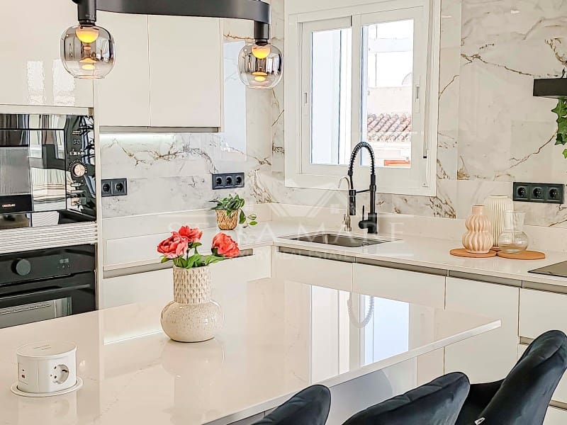 2 bedroom Apartment for sale in Nerja - € 450,000 (Ref: 9939606)