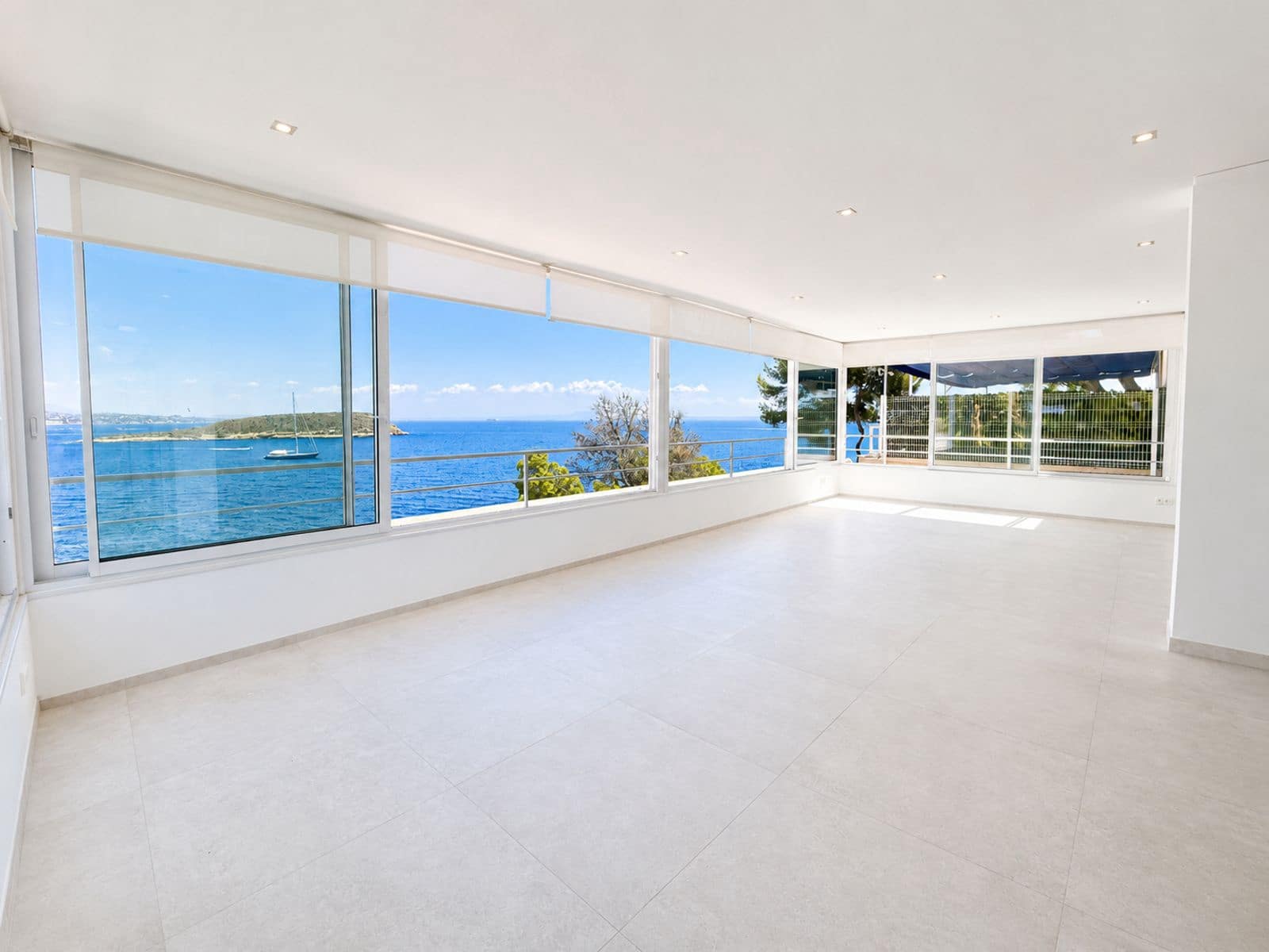 Piso de 3 habitaciones en Cala Vinyes / Cala Vinyas / Cala Viñas en alquiler con piscina garaje - 4.300 € (Ref: 10009652)