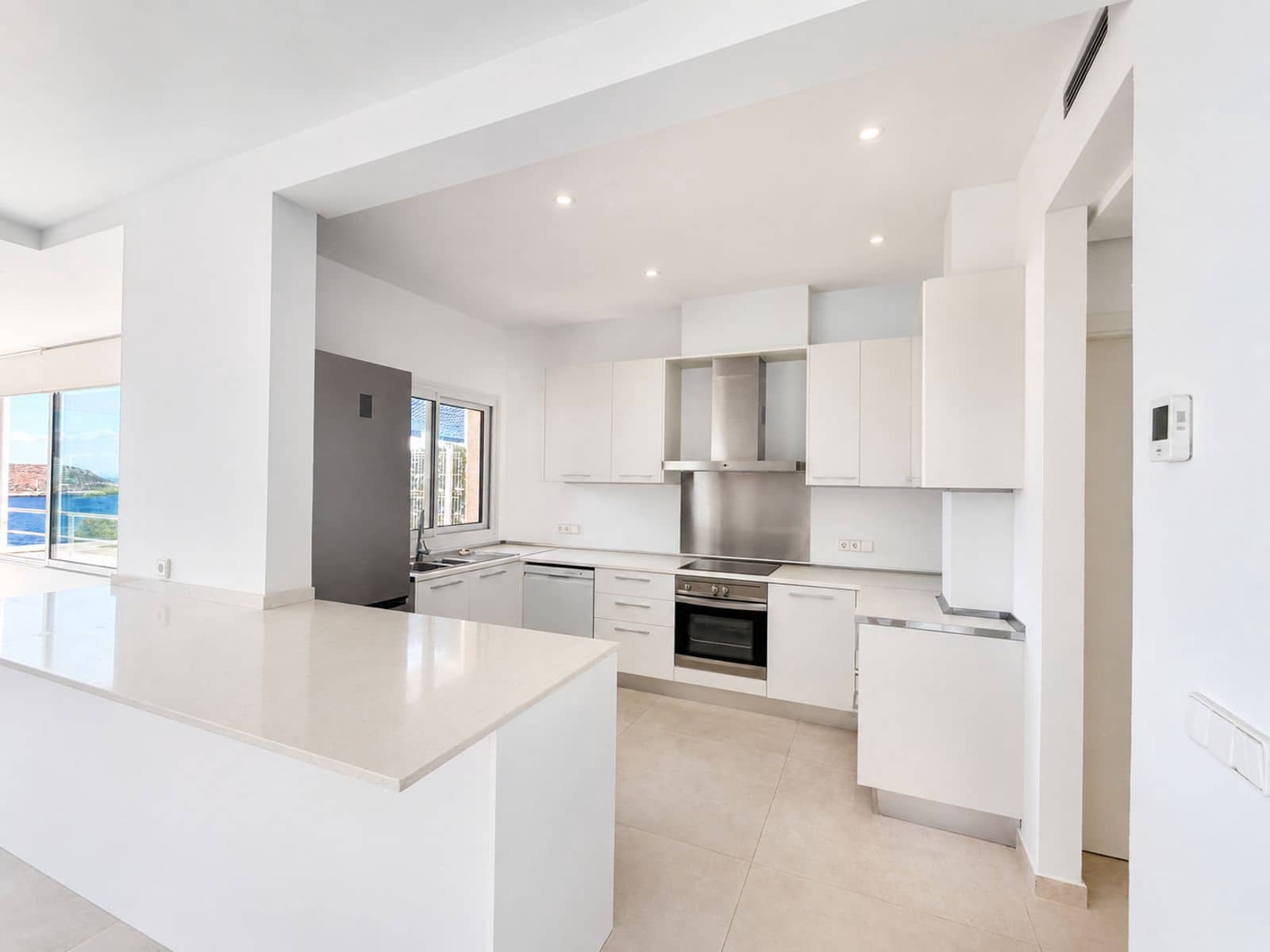 Piso de 3 habitaciones en Cala Vinyes / Cala Vinyas / Cala Viñas en alquiler con piscina garaje - 4.300 € (Ref: 10009652)