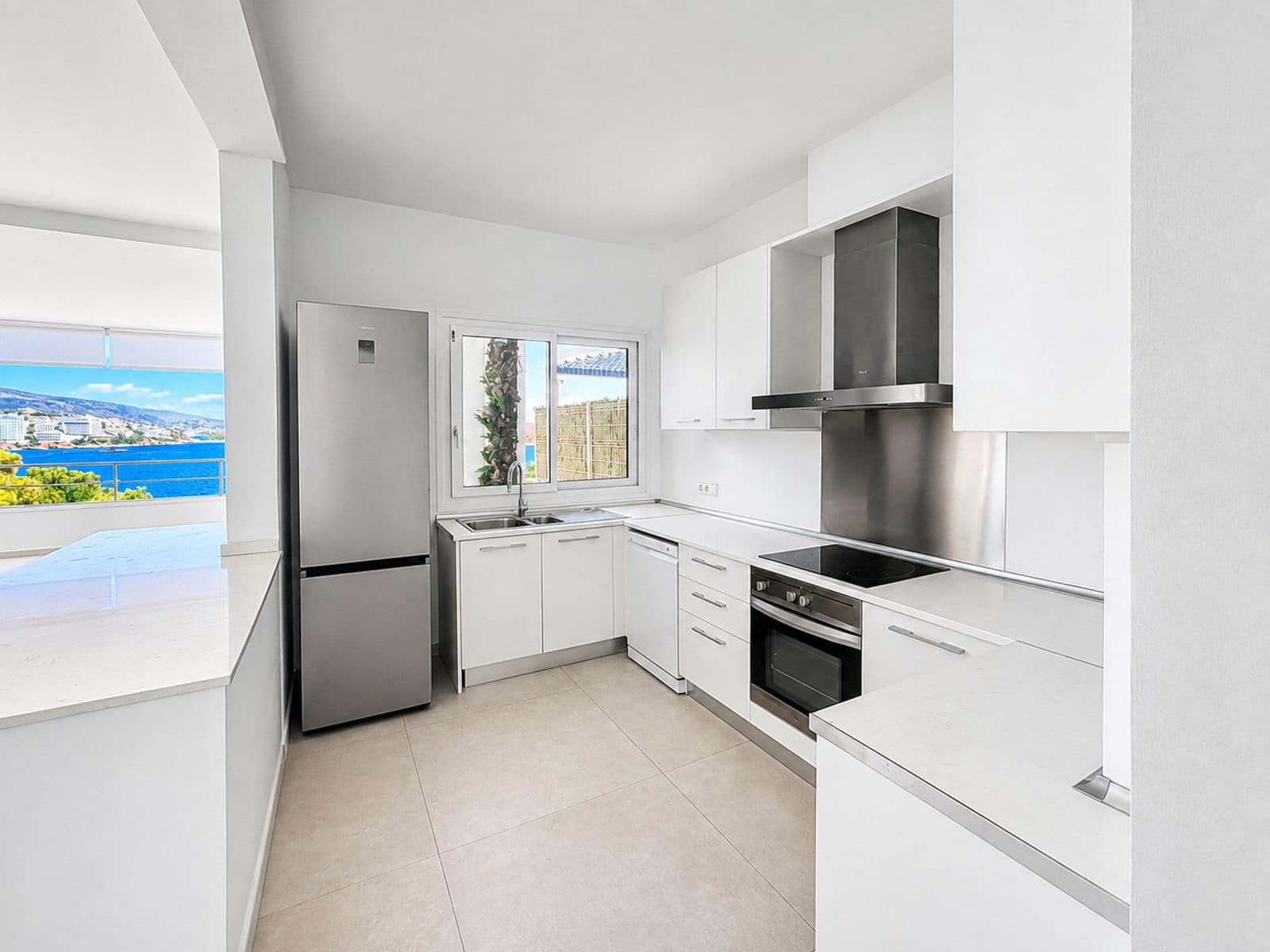 Piso de 3 habitaciones en Cala Vinyes / Cala Vinyas / Cala Viñas en alquiler con piscina garaje - 4.300 € (Ref: 10009652)
