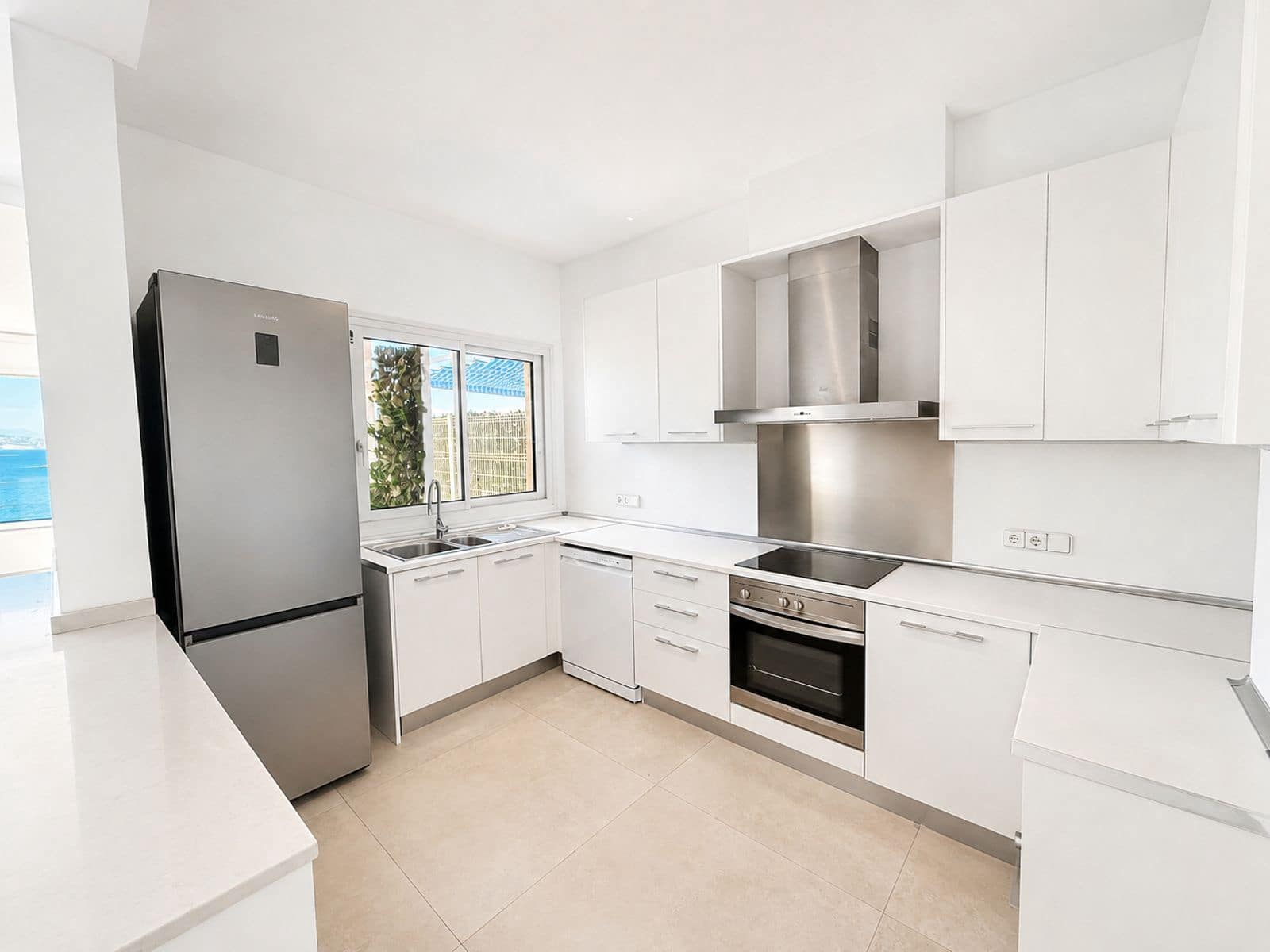Piso de 3 habitaciones en Cala Vinyes / Cala Vinyas / Cala Viñas en alquiler con piscina garaje - 4.300 € (Ref: 10009652)