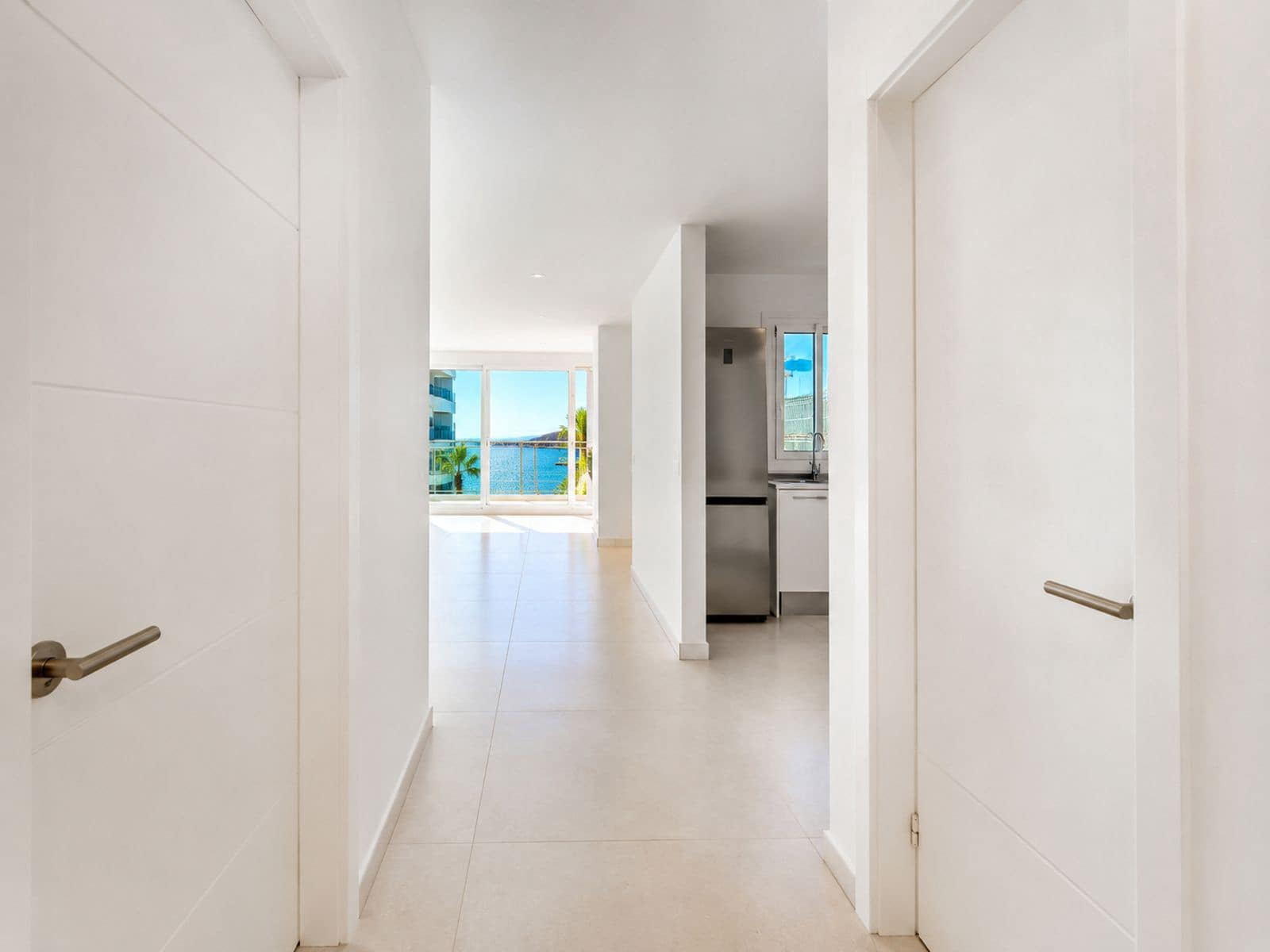 Piso de 3 habitaciones en Cala Vinyes / Cala Vinyas / Cala Viñas en alquiler con piscina garaje - 4.300 € (Ref: 10009652)