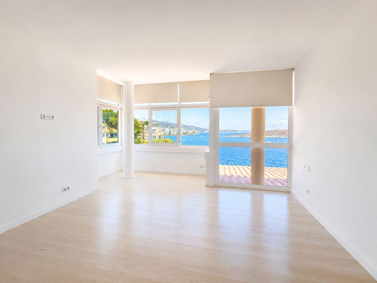 Piso de 3 habitaciones en Cala Vinyes / Cala Vinyas / Cala Viñas en alquiler con piscina garaje - 4.300 € (Ref: 10009652)