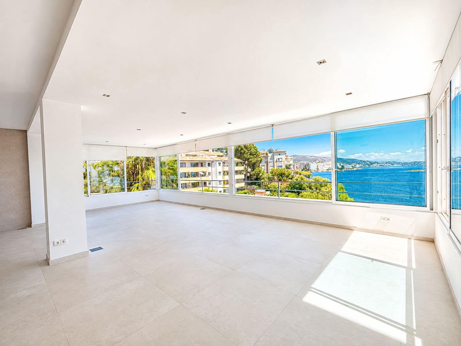 Piso de 3 habitaciones en Cala Vinyes / Cala Vinyas / Cala Viñas en alquiler con piscina garaje - 4.300 € (Ref: 10009652)
