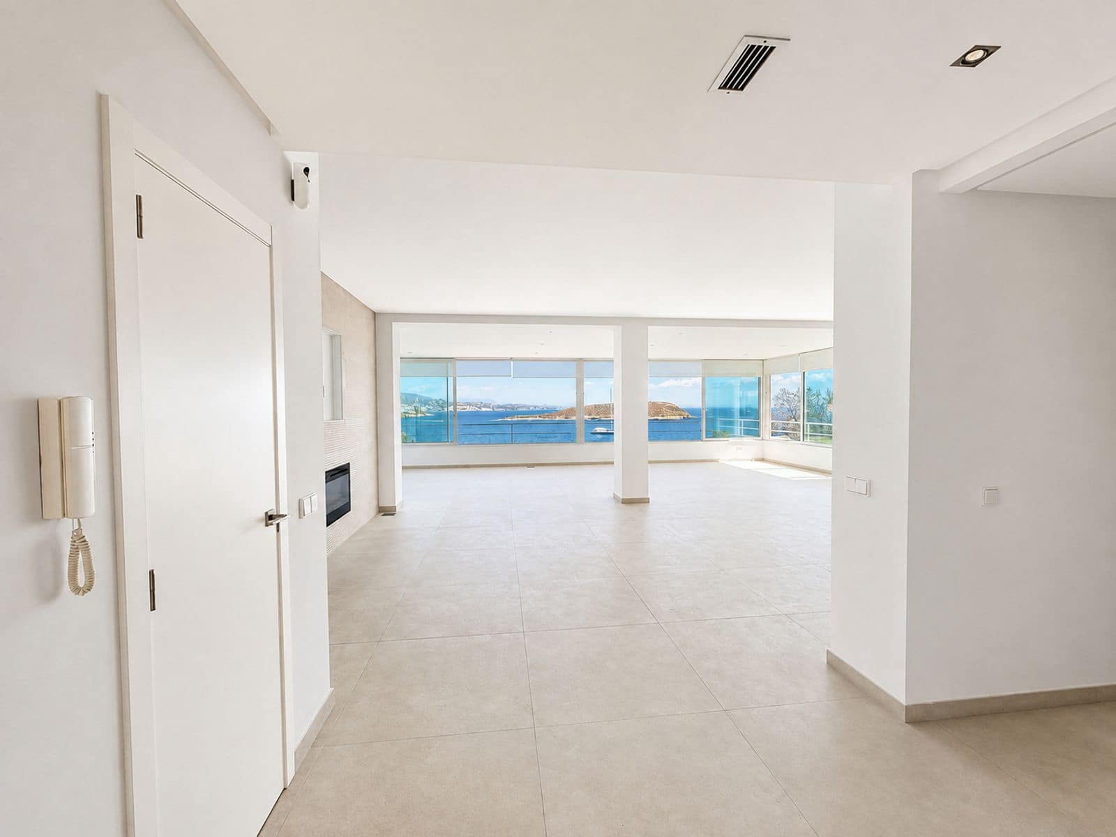 Piso de 3 habitaciones en Cala Vinyes / Cala Vinyas / Cala Viñas en alquiler con piscina garaje - 4.300 € (Ref: 10009652)
