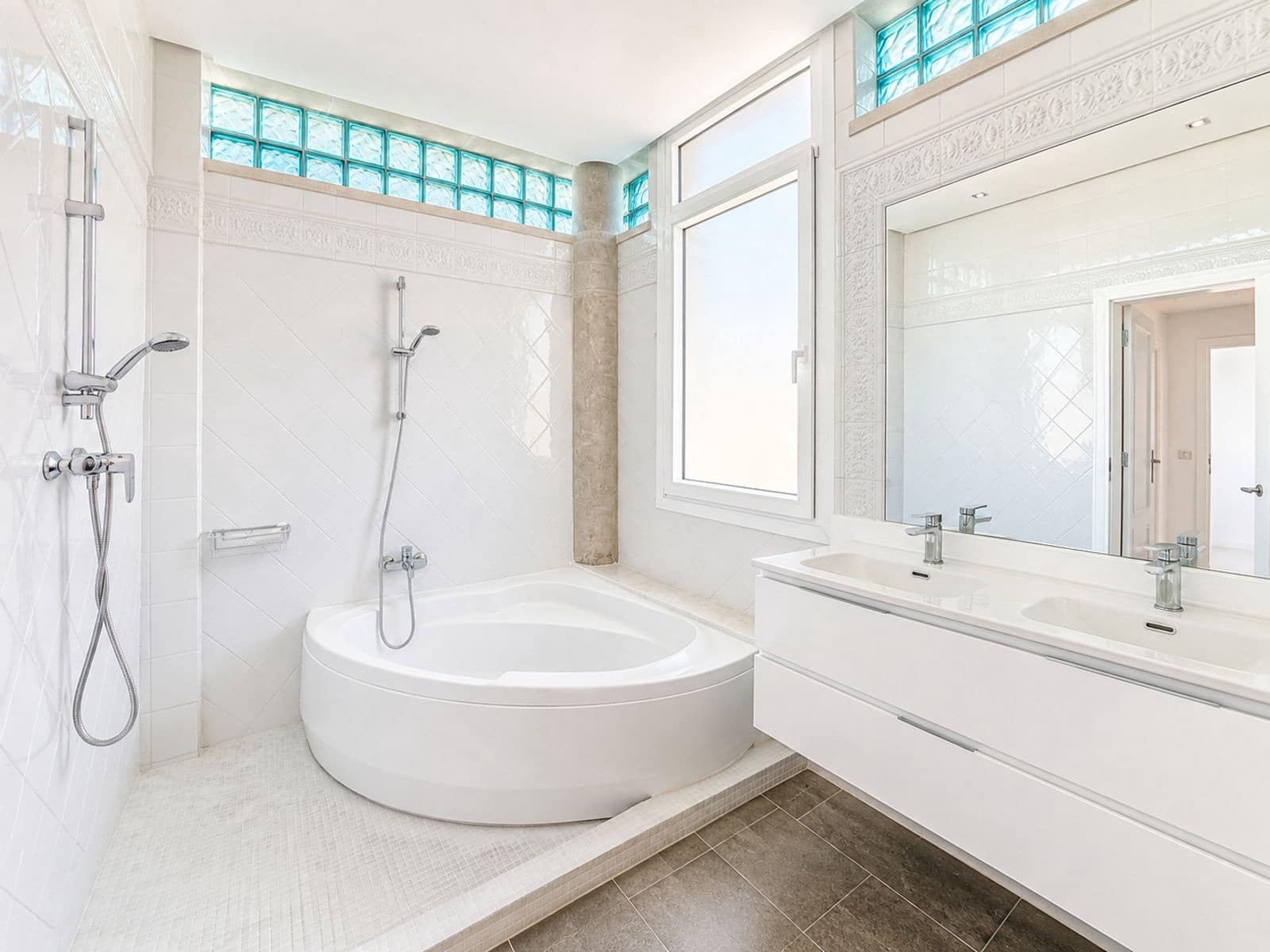 Piso de 3 habitaciones en Cala Vinyes / Cala Vinyas / Cala Viñas en alquiler con piscina garaje - 4.300 € (Ref: 10009652)