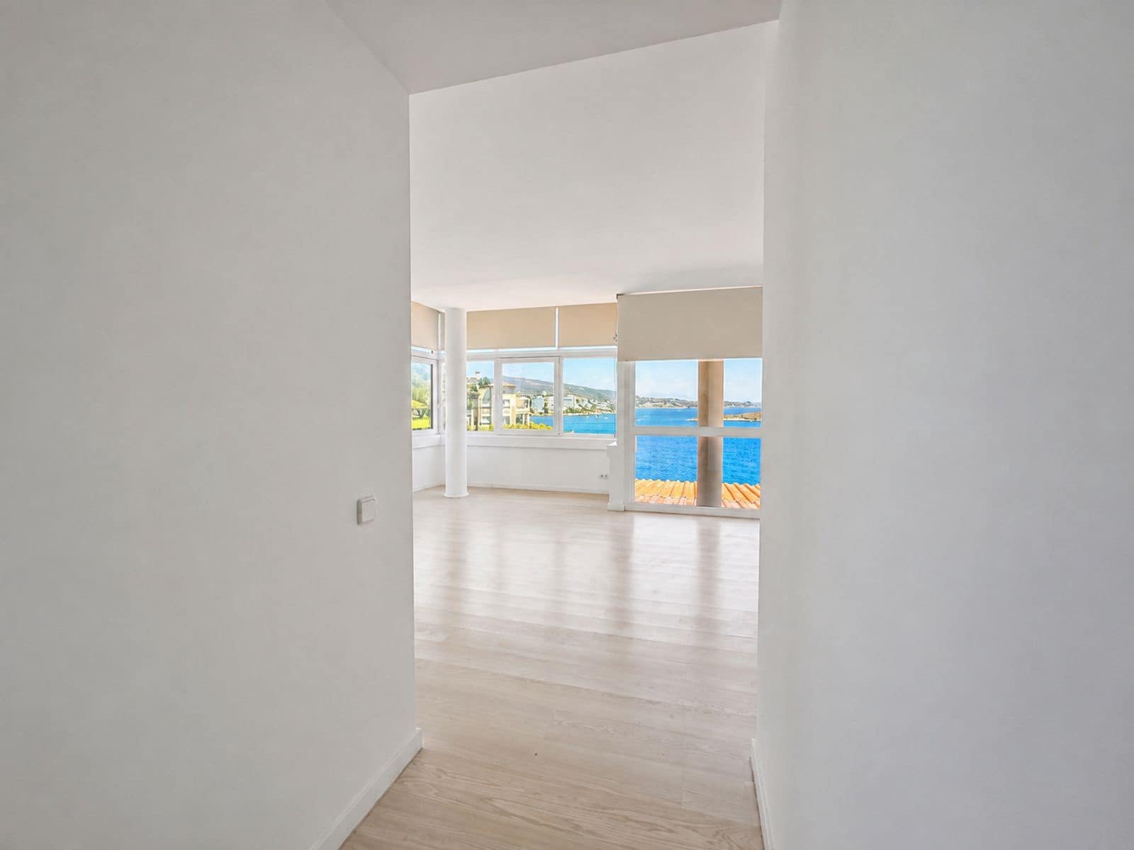 Piso de 3 habitaciones en Cala Vinyes / Cala Vinyas / Cala Viñas en alquiler con piscina garaje - 4.300 € (Ref: 10009652)