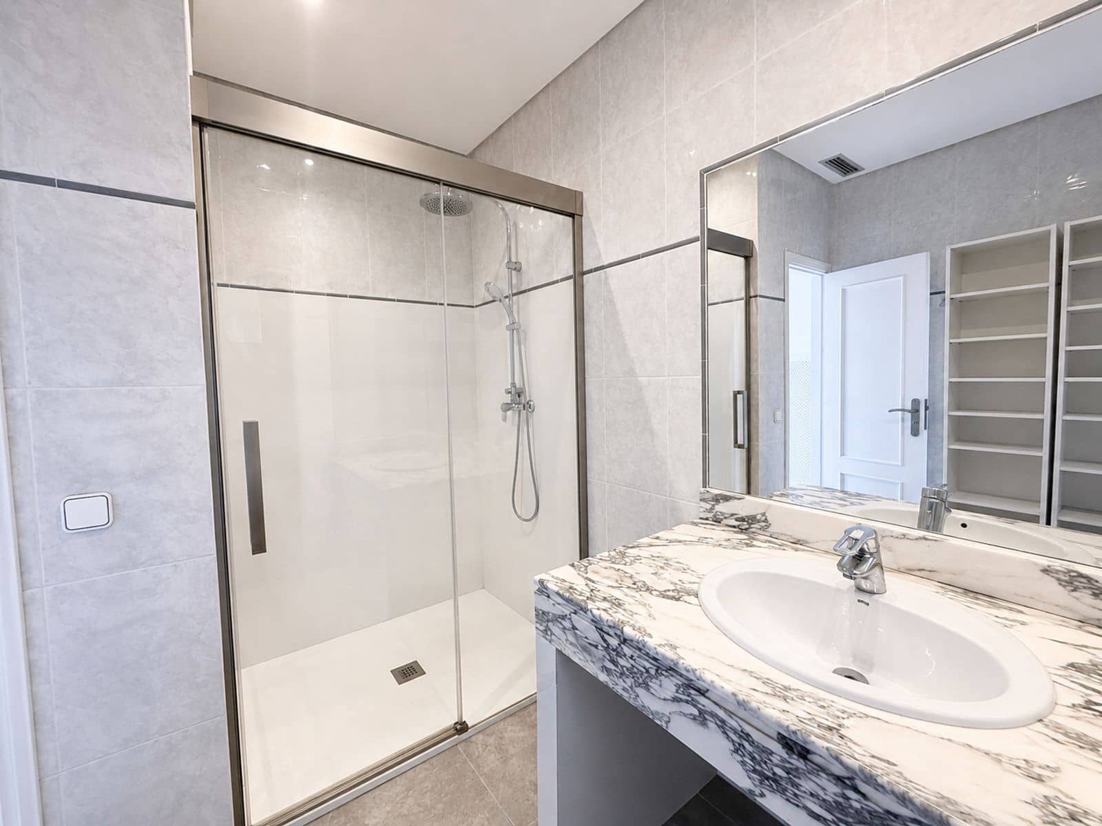 Piso de 3 habitaciones en Cala Vinyes / Cala Vinyas / Cala Viñas en alquiler con piscina garaje - 4.300 € (Ref: 10009652)