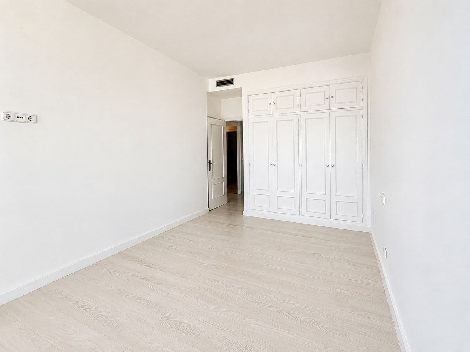 Piso de 3 habitaciones en Cala Vinyes / Cala Vinyas / Cala Viñas en alquiler con piscina garaje - 4.300 € (Ref: 10009652)