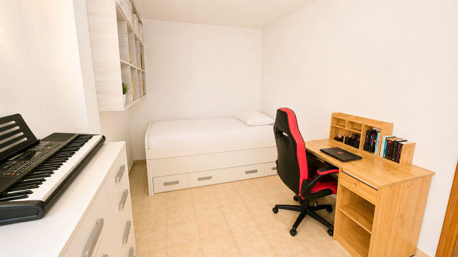 3 bedroom Flat for sale in Puerto de Alcudia - € 460,000 (Ref: 10045861)