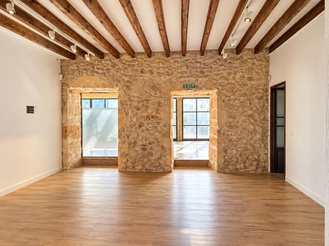 Kaupallinen myytävänä paikassa Son Xigala, Palma de Mallorca mukana 
autotalli - 600 000 € (Ref: 10130428)