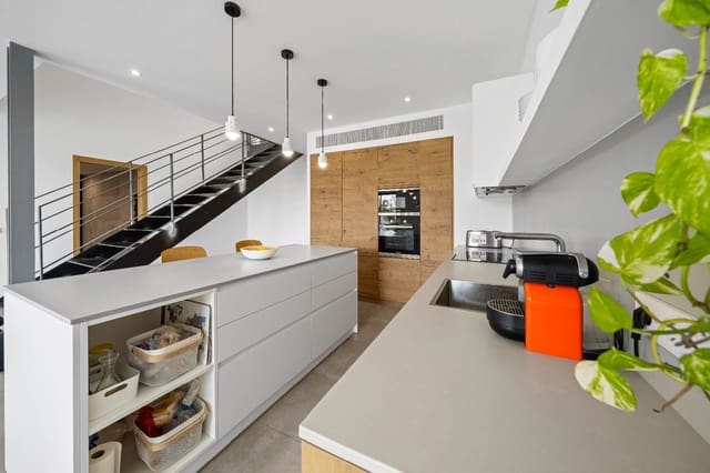 4 soveværelse Byhus til salg i Campanet med swimmingpool garage - € 1.180.000 (Ref: 7448131)