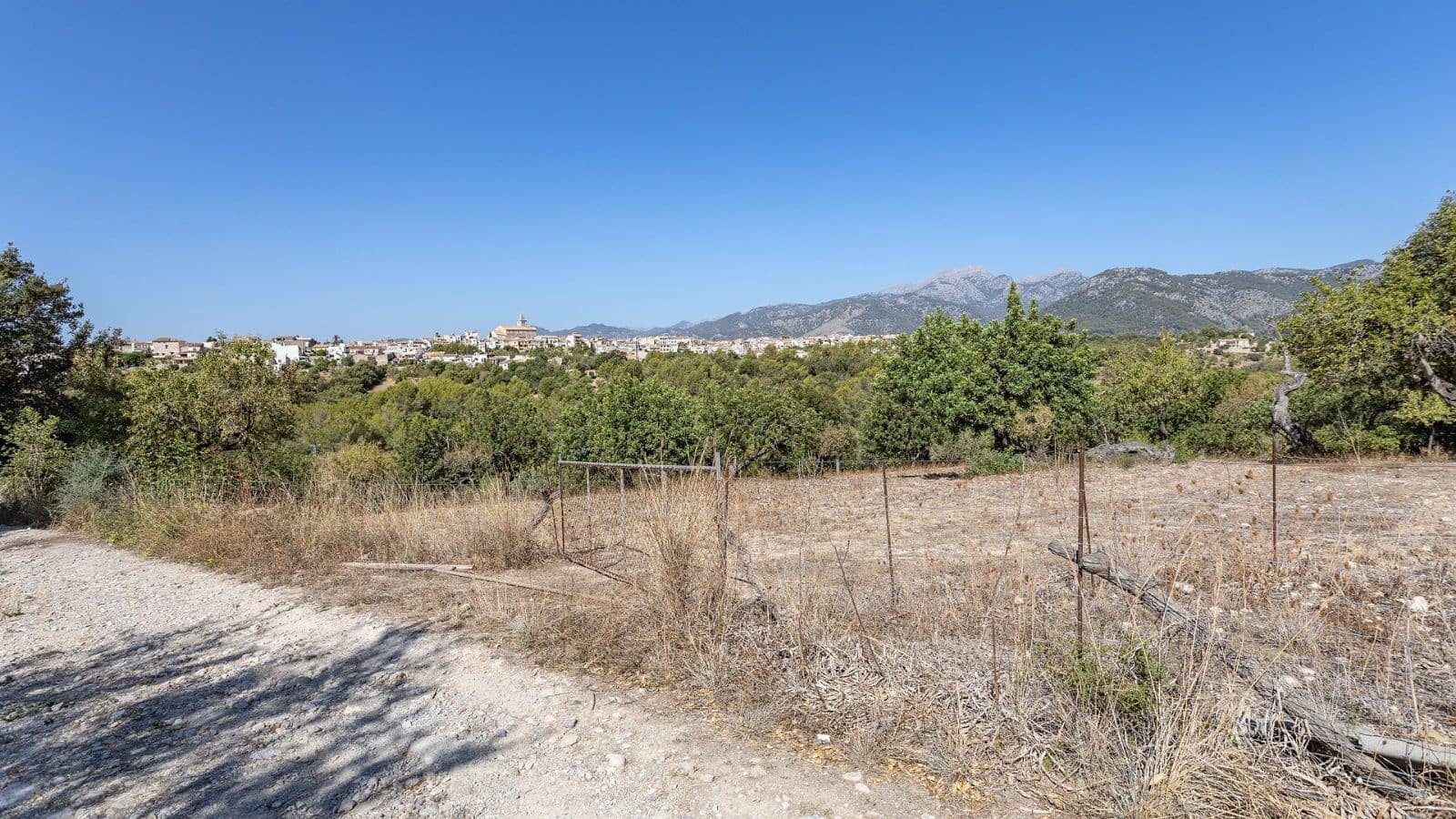 Grunde uden byggetilladelser til salg i Ullaro - € 590.000 (Ref: 7450868)