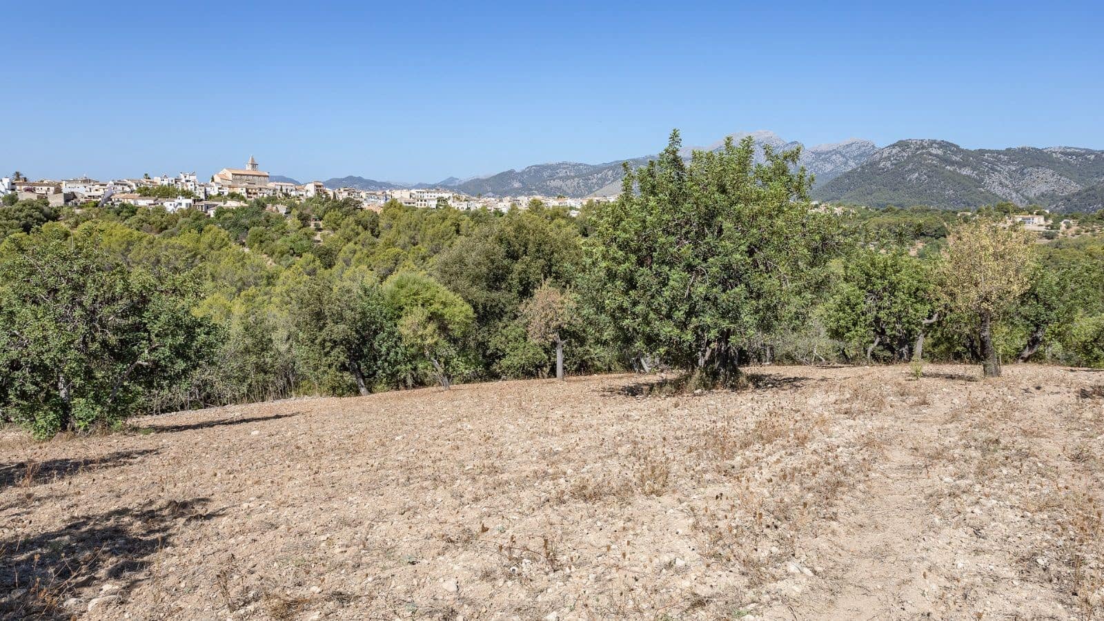 Grunde uden byggetilladelser til salg i Ullaro - € 590.000 (Ref: 7450868)