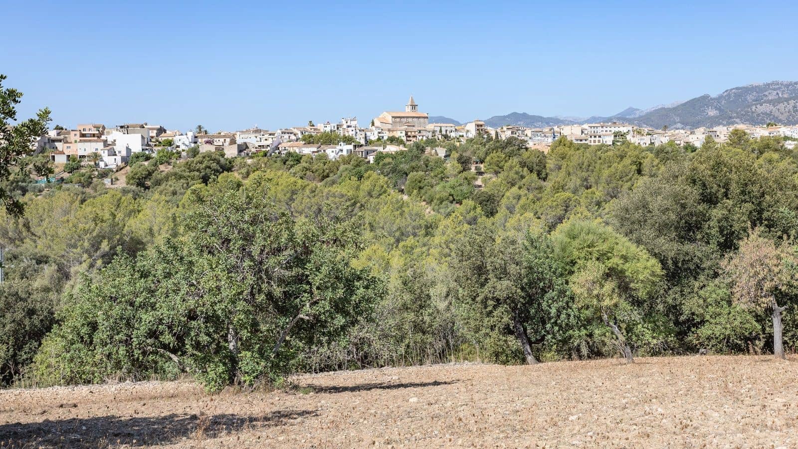 Grunde uden byggetilladelser til salg i Ullaro - € 590.000 (Ref: 7450868)