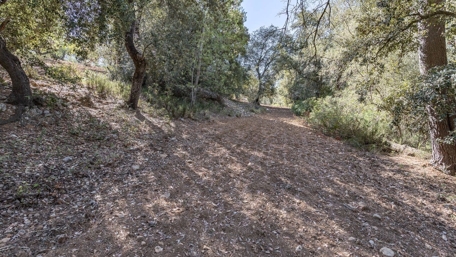 Grunde uden byggetilladelser til salg i Ullaro - € 590.000 (Ref: 7450868)