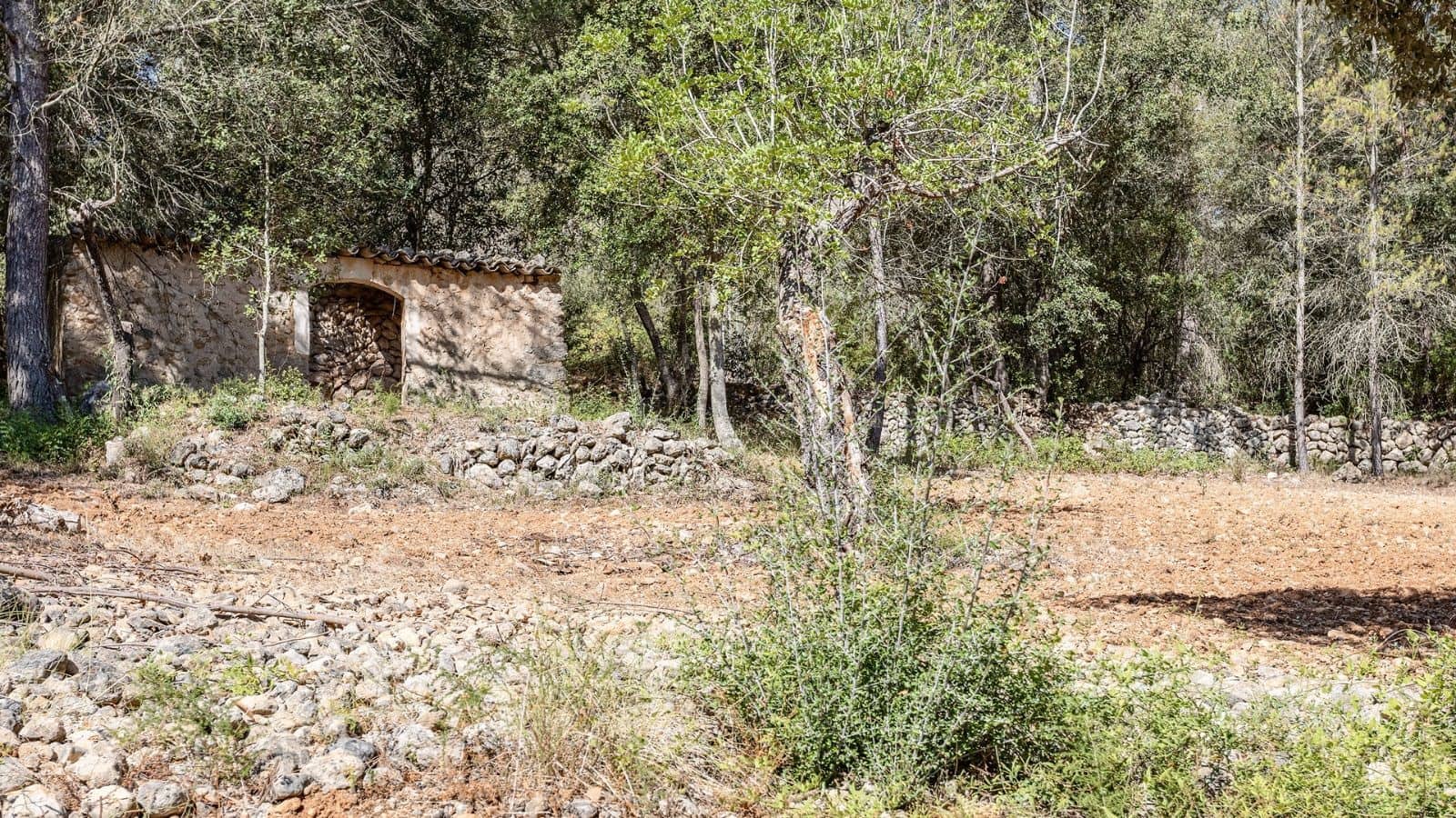 Grunde uden byggetilladelser til salg i Ullaro - € 590.000 (Ref: 7450868)