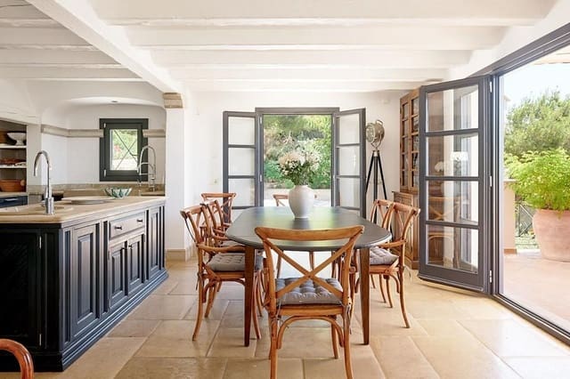 6 soveværelse Byhus til salg i Puerto de Andratx, Andratx med swimmingpool garage - € 7.900.000 (Ref: 7567630)