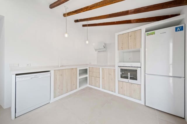 3 bedroom Townhouse for sale in Campanet with pool - € 1,090,000 (Ref: 8595677)