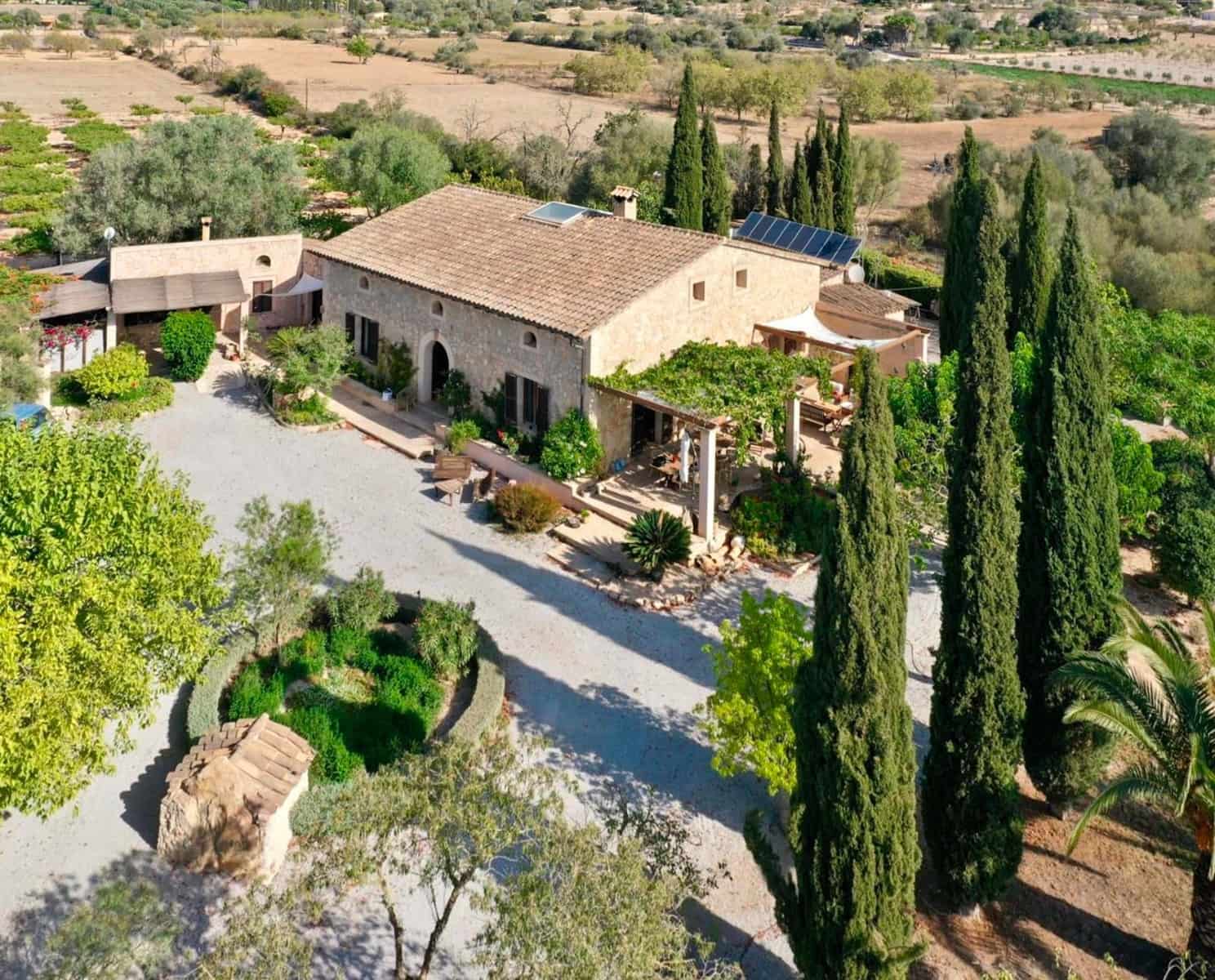 6 soveværelse Finca/Landehus til salg i Porreres med swimmingpool garage - € 2.600.000 (Ref: 8790323)