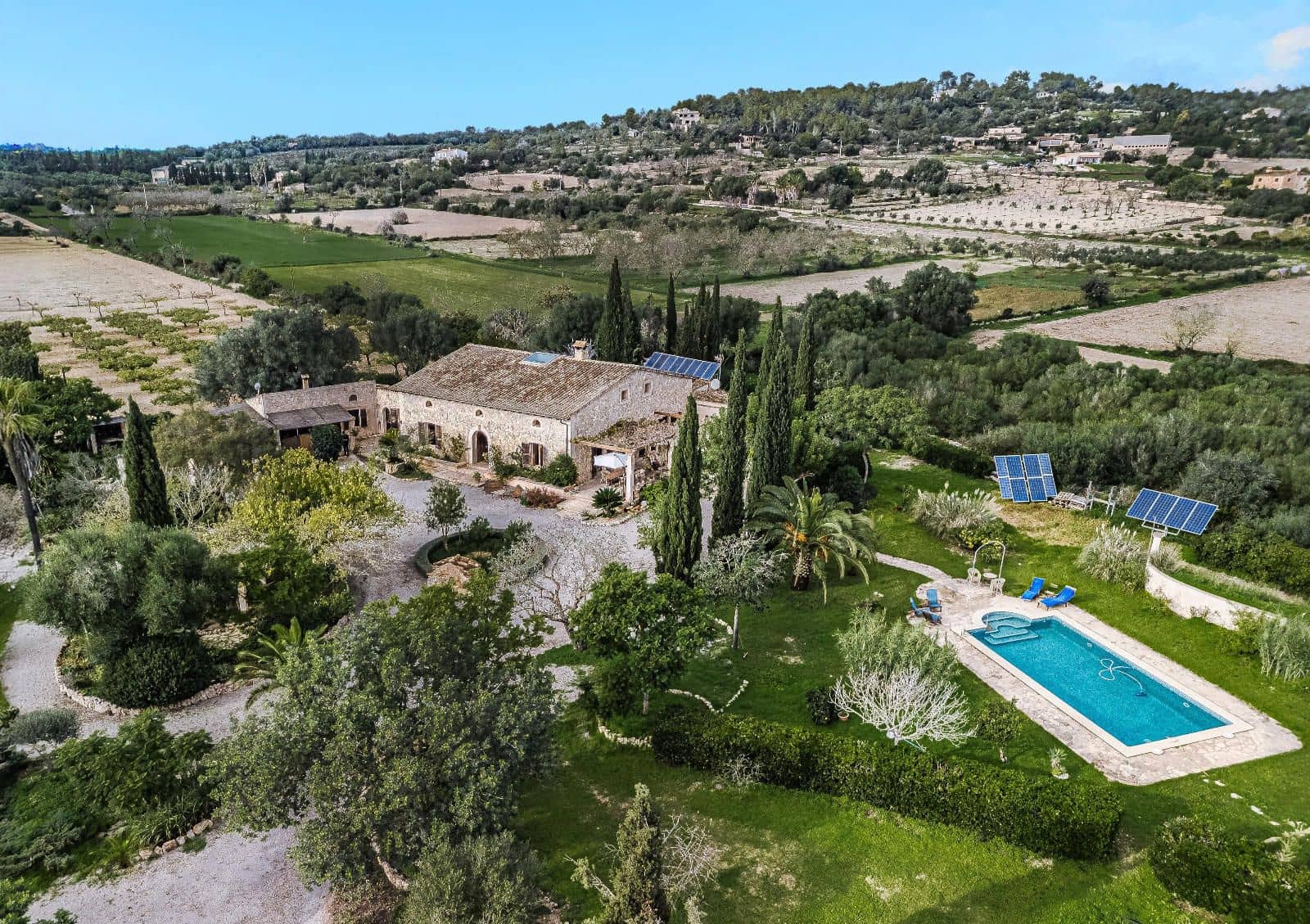 6 soveværelse Finca/Landehus til salg i Porreres med swimmingpool garage - € 2.600.000 (Ref: 8790323)