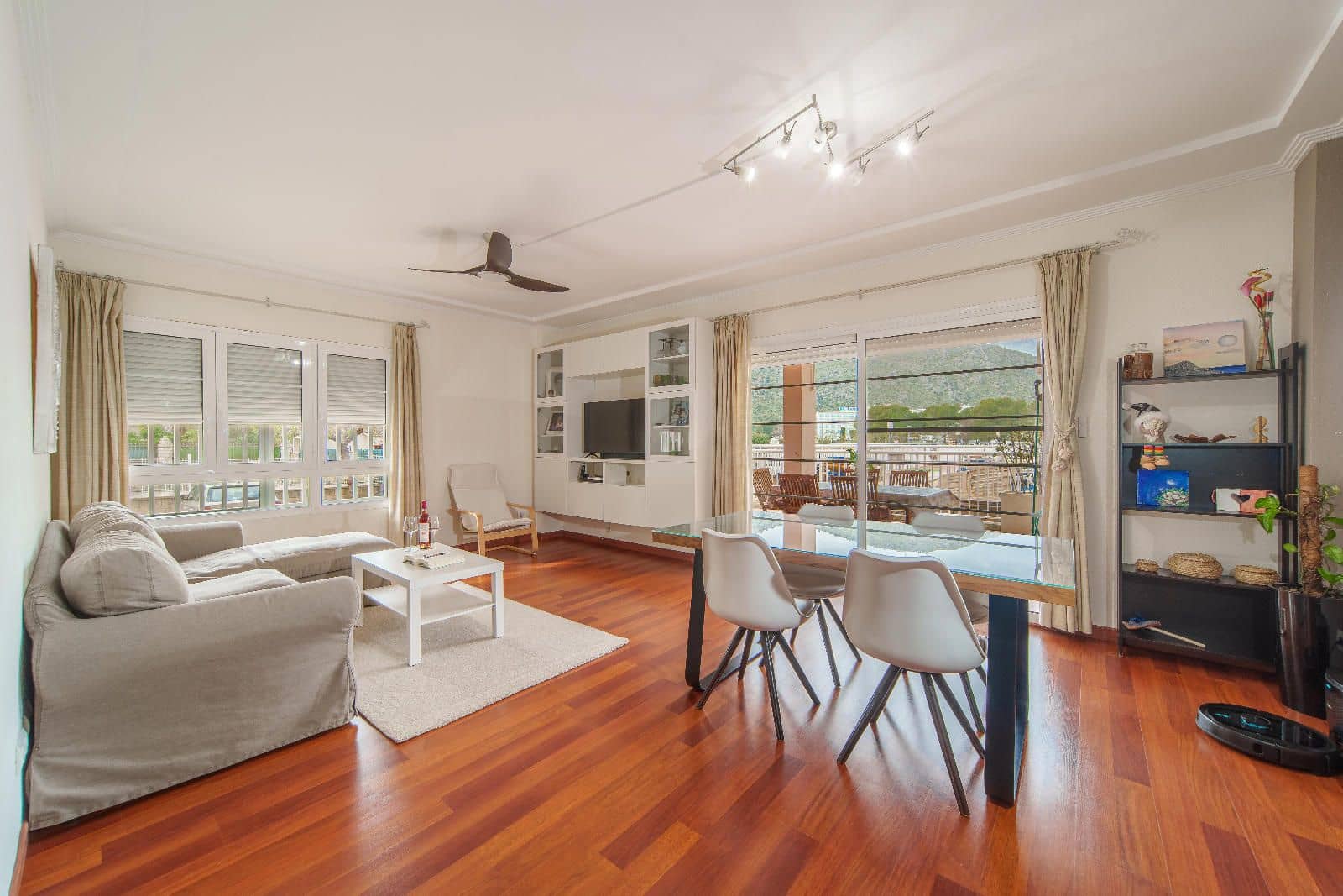 3 soveværelse Lejlighed til salg i Puerto de Alcudia med swimmingpool garage - € 425.000 (Ref: 8816445)