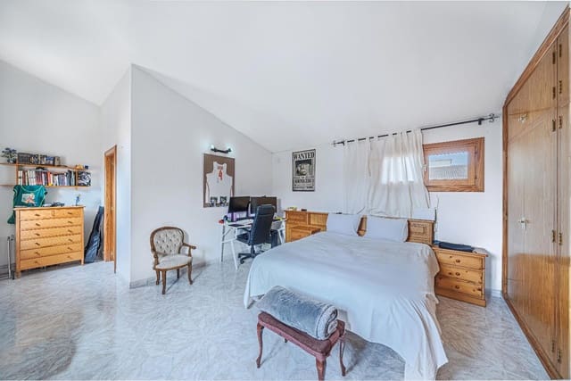 4 sypialnia Dom na sprzedaż w Alcúdia z garażem - 899 000 € (Ref: 8857823)