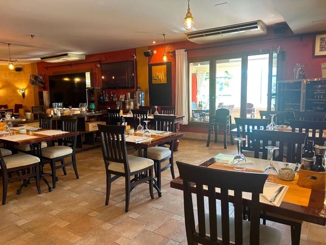 Erhverv til salg i El Toro / Port Adriano, Calvià med garage - € 1.650.000 (Ref: 9374296)