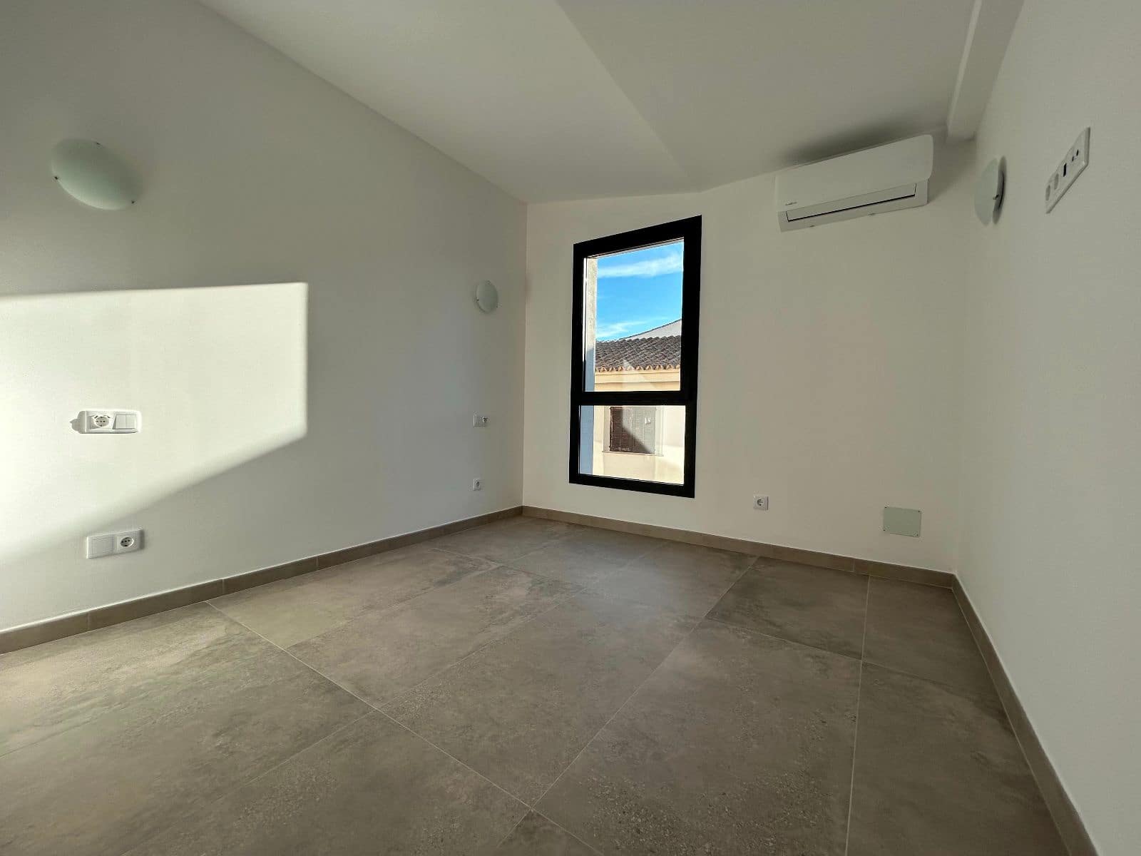 4 sypialnia Dom na sprzedaż w Son Serra de Marina z basenem garażem - 789 000 € (Ref: 9391208)