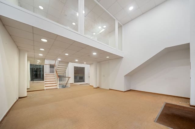 Local Comercial en La Llotja - Born, Palma de Mallorca en alquiler con garaje - 3.747 € (Ref: 9396839)