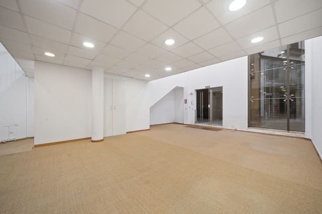 Local Comercial en La Llotja - Born, Palma de Mallorca en alquiler con garaje - 3.747 € (Ref: 9396839)