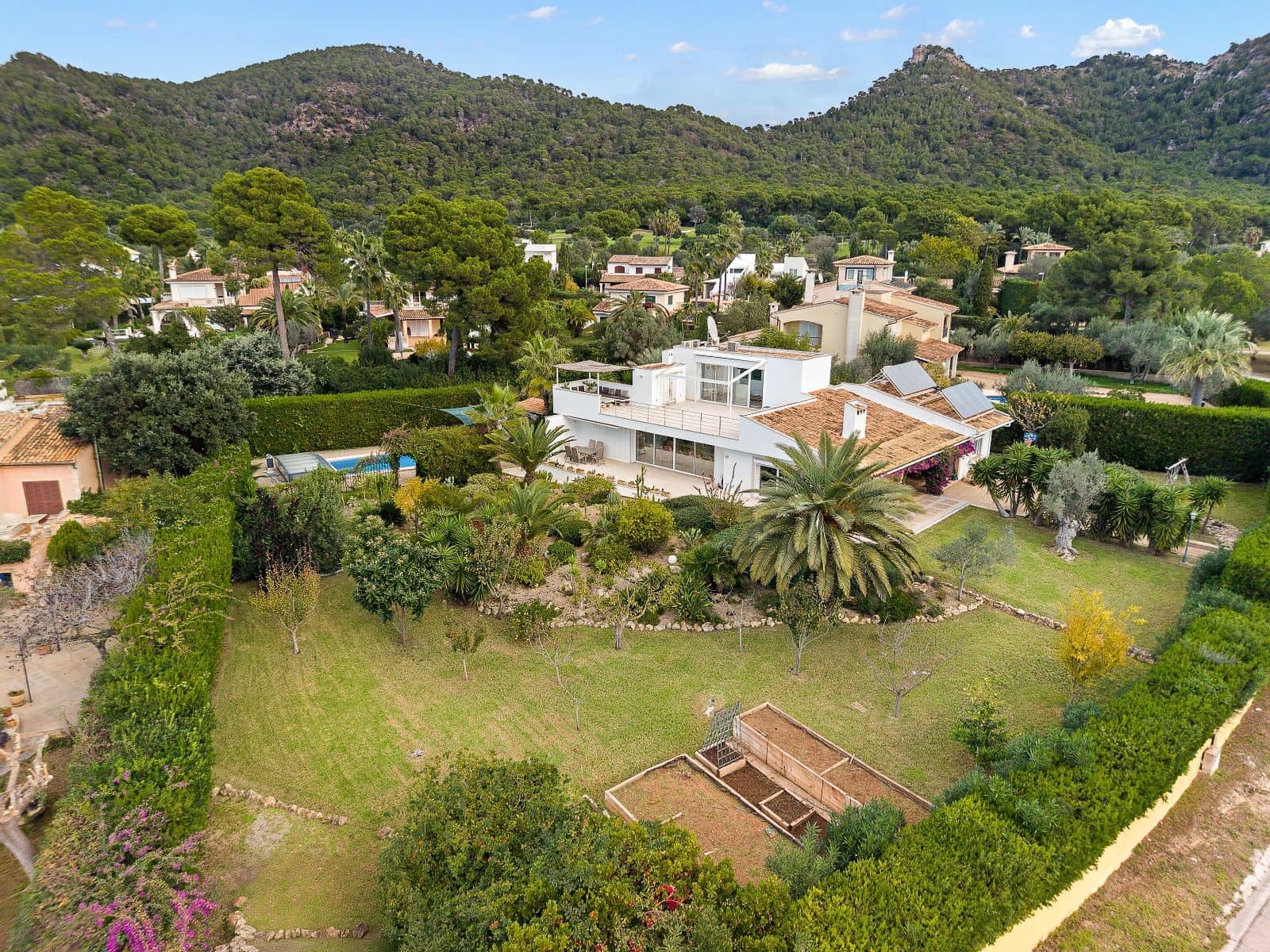 5 soveværelse Byhus til salg i Costa de los Pinos med swimmingpool garage - € 1.995.000 (Ref: 9447034)