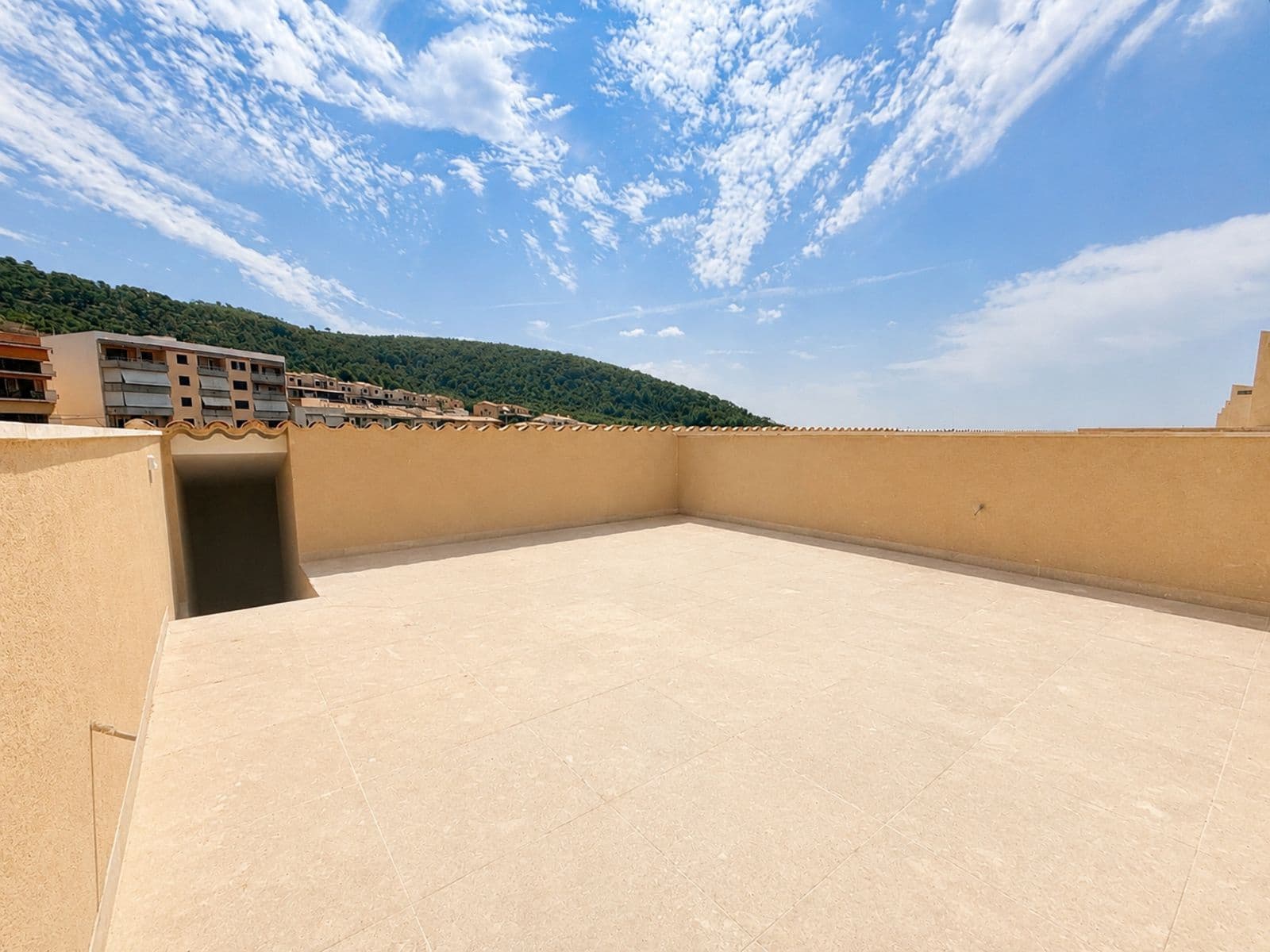 2 bedroom Flat for sale in Bunyola with pool - € 550,000 (Ref: 9523100)