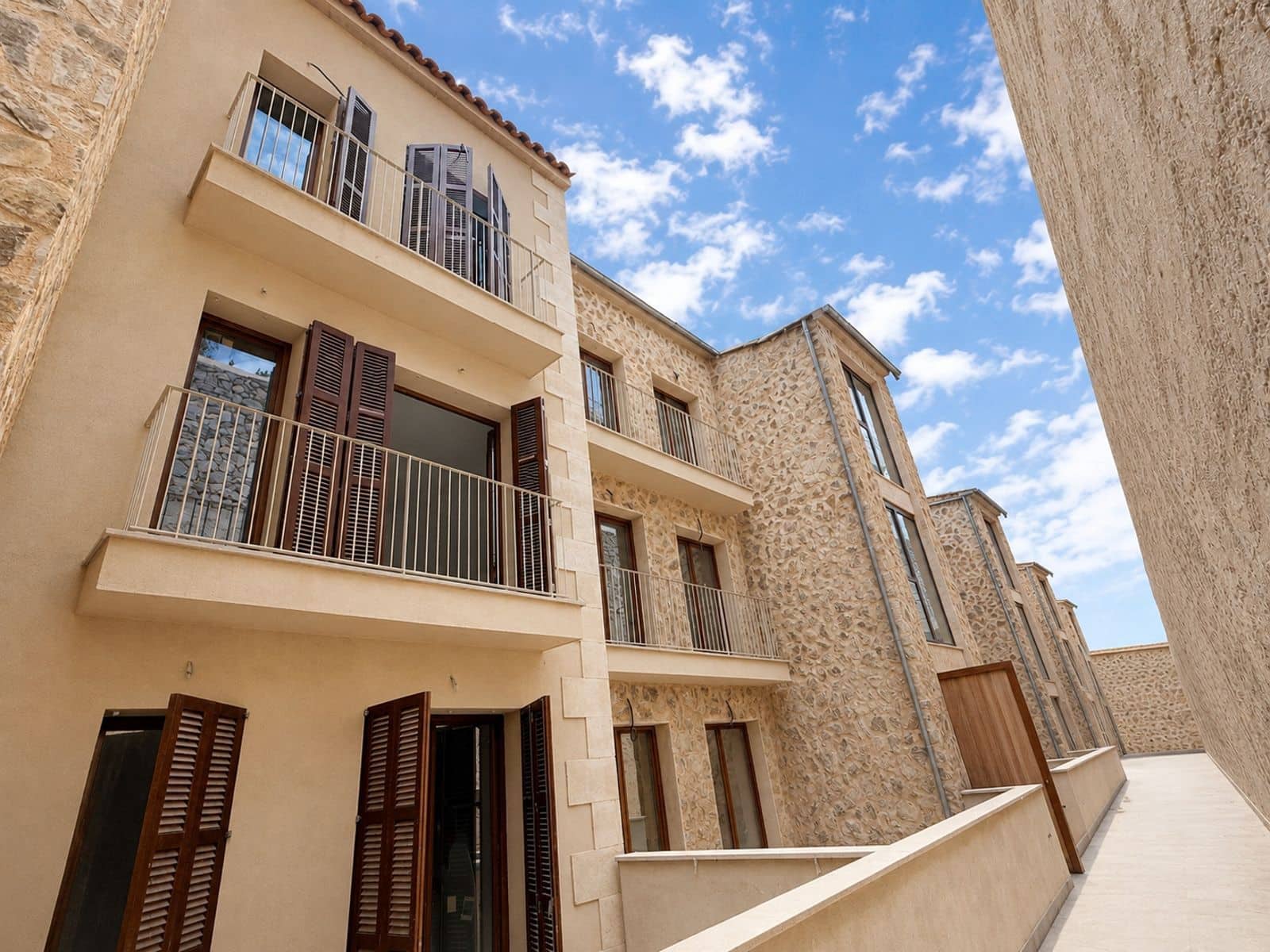 2 bedroom Flat for sale in Bunyola with pool - € 550,000 (Ref: 9523100)
