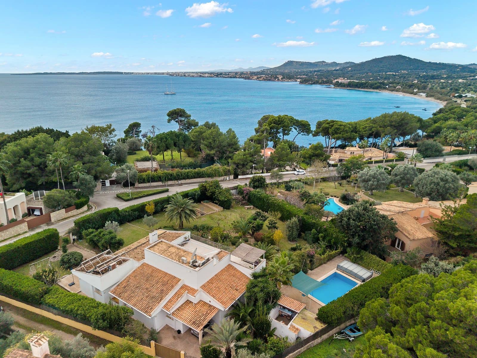 5 bedroom Townhouse for sale in Costa de los Pinos with pool garage - € 1,995,000 (Ref: 9523106)