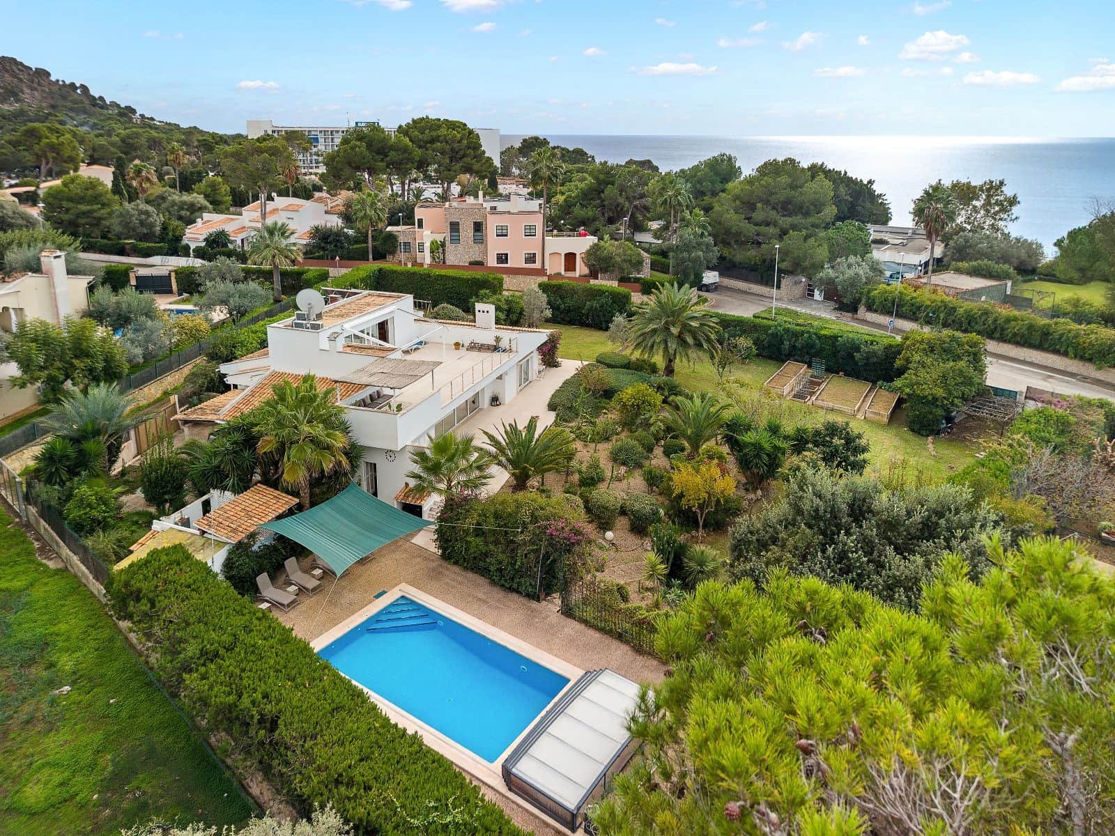 5 bedroom Townhouse for sale in Costa de los Pinos with pool garage - € 1,995,000 (Ref: 9523106)