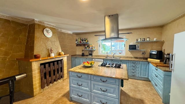 4 Zimmer Finca/Landgut zu verkaufen in Inca mit Pool Garage - 685.000 € (Ref: 9523139)