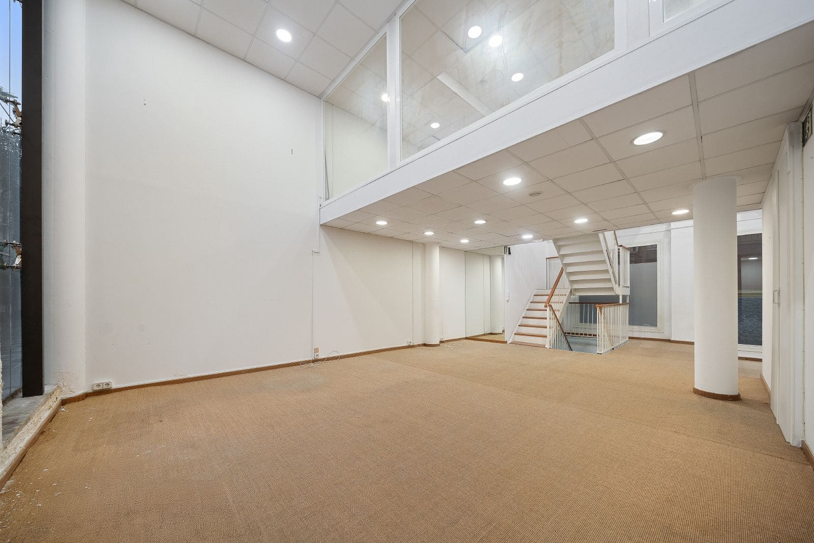 Local Commercial à louer à Palma de Mallorca avec garage - 3 747 € (Ref: 9523144)