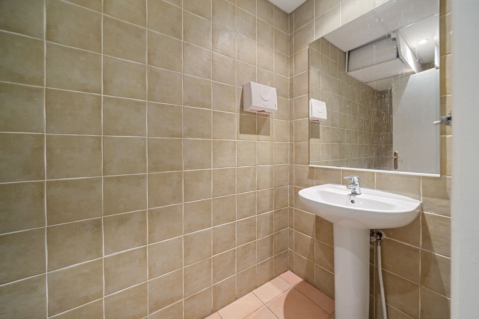 Local Commercial à louer à Palma de Mallorca avec garage - 3 747 € (Ref: 9523144)