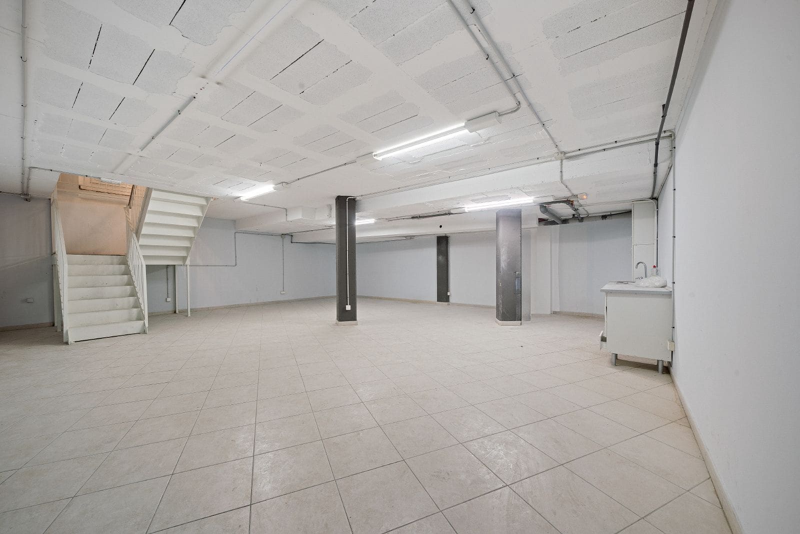 Local Commercial à louer à Palma de Mallorca avec garage - 3 747 € (Ref: 9523144)