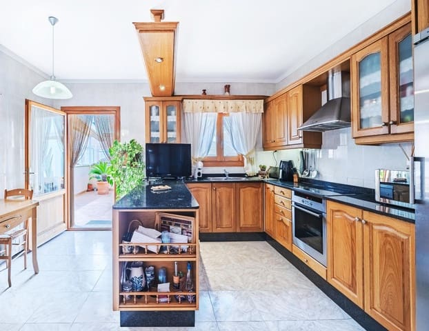 4 bedroom Townhouse for sale in Alcúdia with garage - € 899,000 (Ref: 9523168)