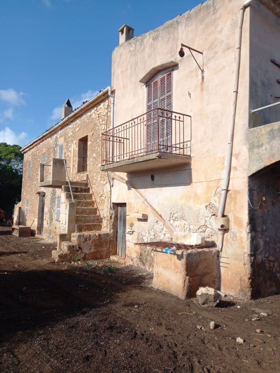 Finca/Herregård til salgs i Cala Anguila med garasje - € 1 750 000 (Ref: 9523216)