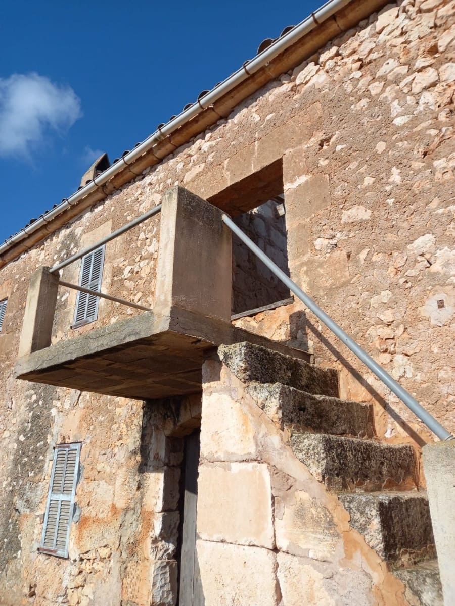 Finca/Herregård til salgs i Cala Anguila med garasje - € 1 750 000 (Ref: 9523216)