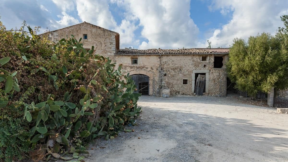 Townhouse for sale in Moscari with garage - € 480,000 (Ref: 9523240)